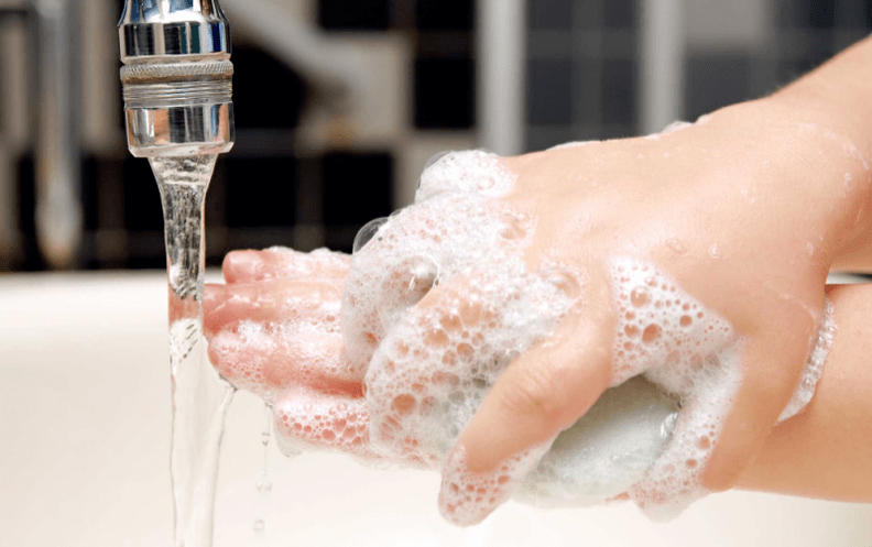 mytí rukou, aby se zabránilo výskytu červů